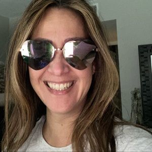 Meet your Posher, Claudia